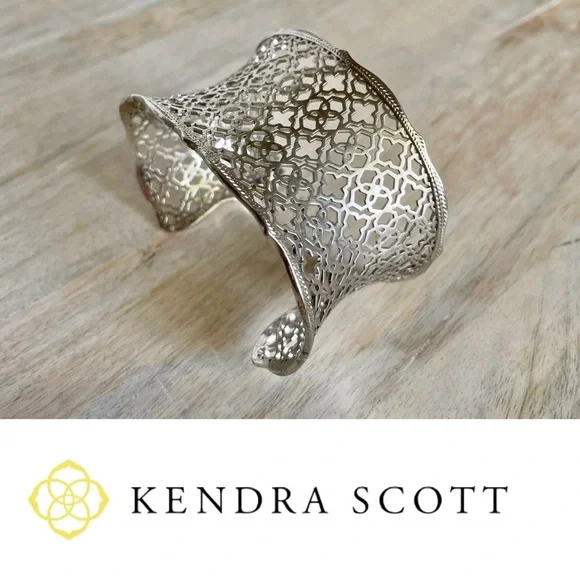 Kendra Scott Candice Statement Cuff
Bracelet in Vintage Silver - Picture 2 of 4